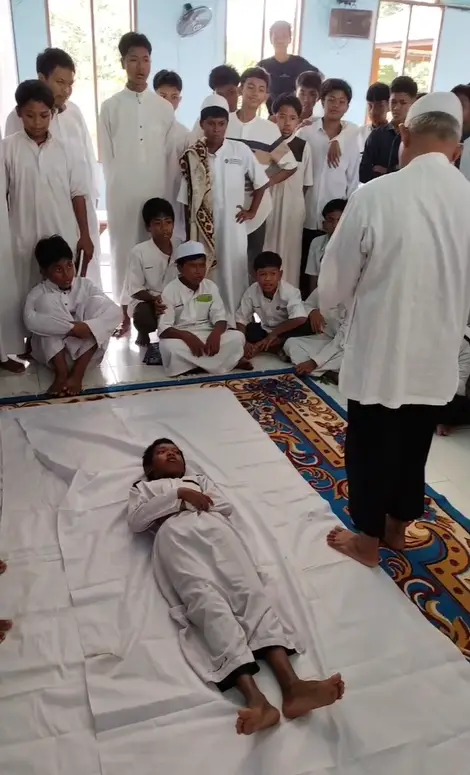 Sekolah Menengah Hidayatullah Gelar Pelatihan Fardu Kifayah untuk Siswa